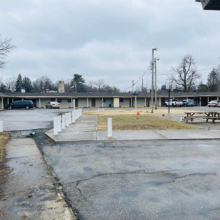 Woodridge Motel Terre Haute Bagian luar foto