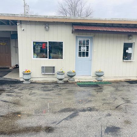 Woodridge Motel Terre Haute Bagian luar foto