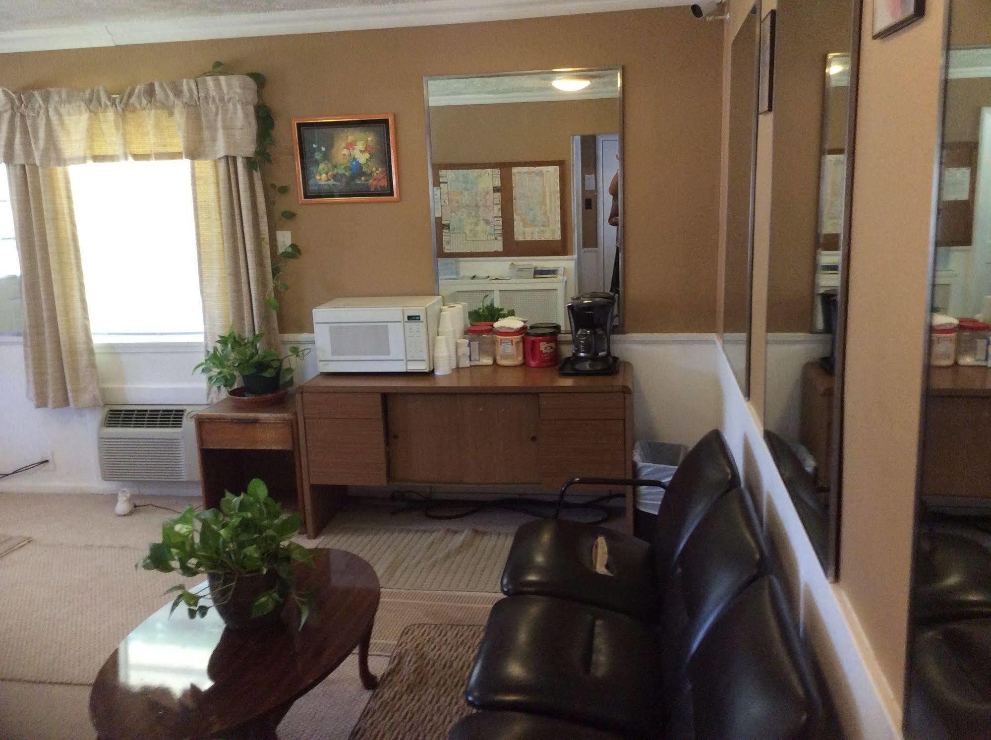 Woodridge Motel Terre Haute Bagian luar foto