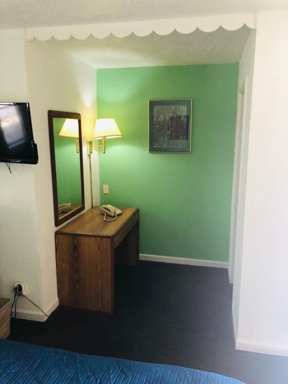 Woodridge Motel Terre Haute Bagian luar foto