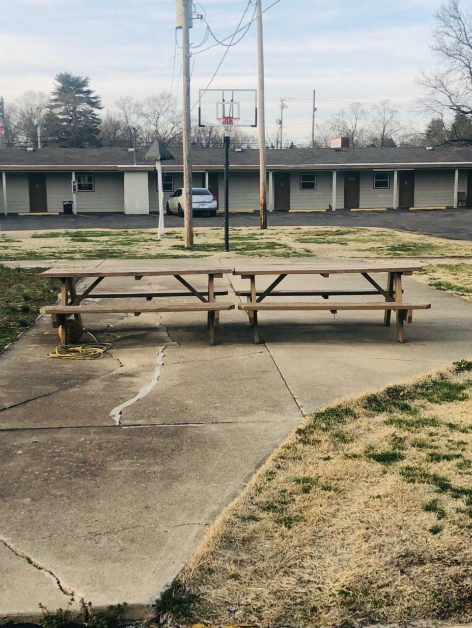 Woodridge Motel Terre Haute Bagian luar foto